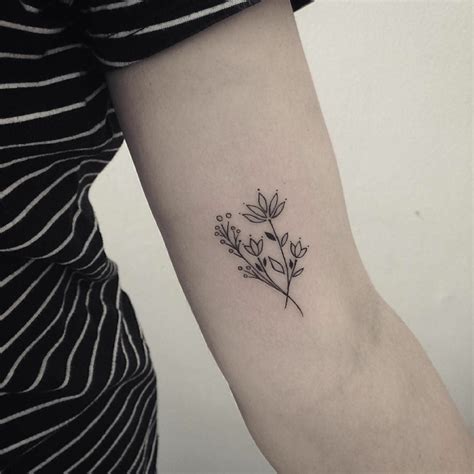 tatuaggi fiori piccoli colorati|TATUAGGI PICCOLI 